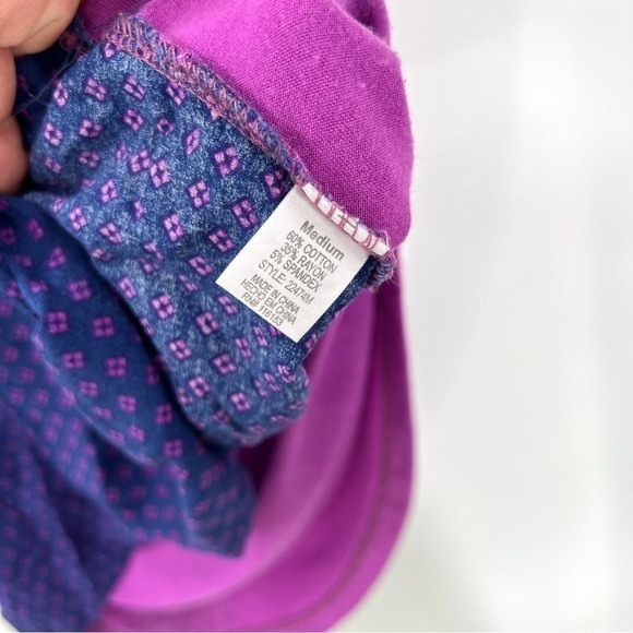 THYME AND HONEY Woman's Purple & Plum Two Tone V-Neck Blouse Size M - Picture 4 of 9